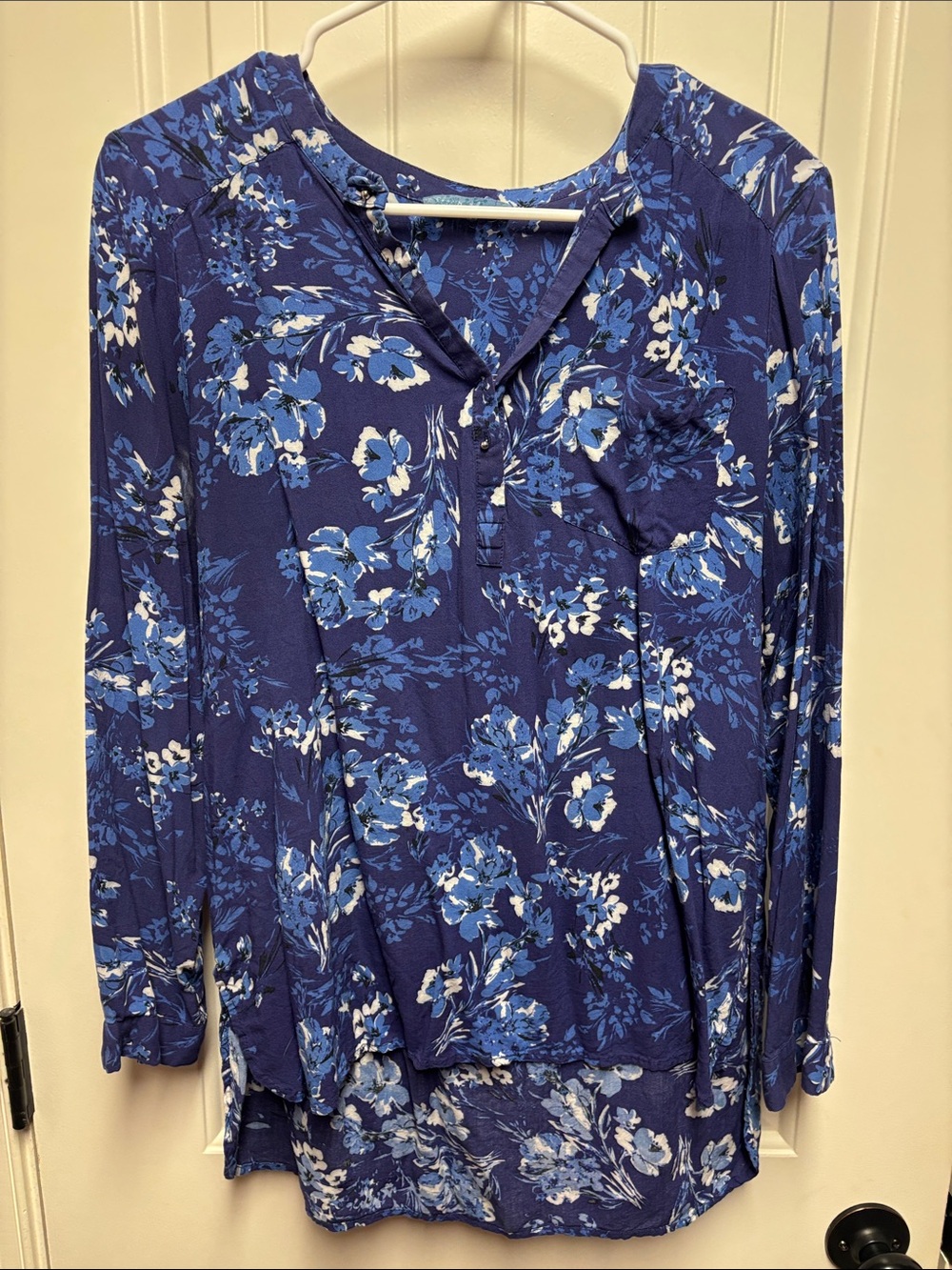 Blue Floral V-Neck Long-Sleeve Blouse size M